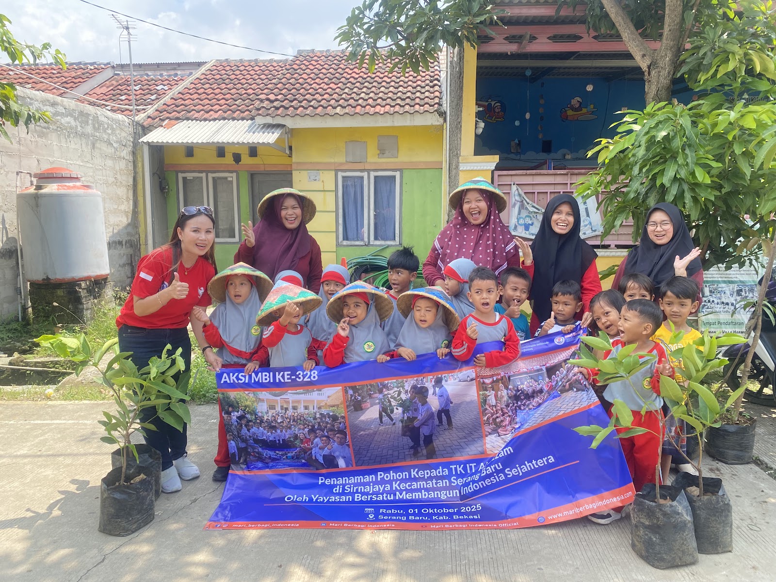 PENANAMAN POHON KEPADA TK IT AL AZZAM DI SIRNAJAYA KECAMATAN SERANG BARU  OLEH YAYASAN BERSATU MEMBANGUN INDONESIA SEJAHTERA